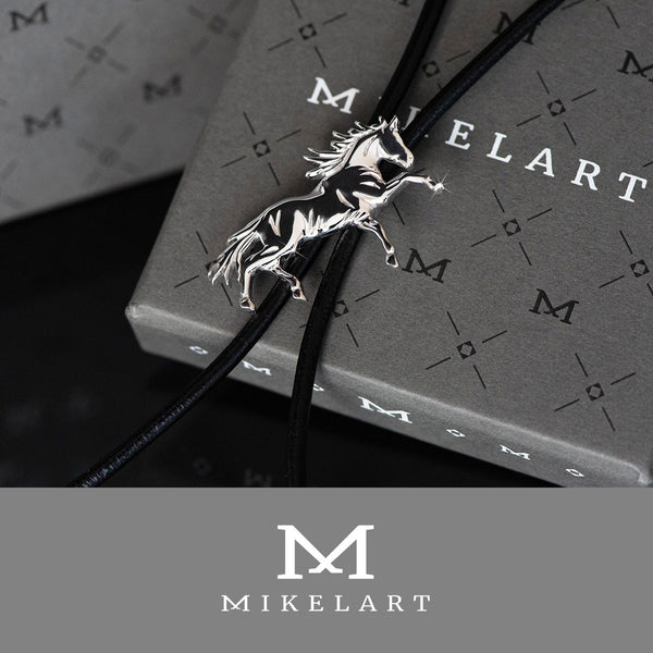 Gioiello Dressage MIKELART Made In Italy - Ciondolo Cavallo In Argento 925 Rodiato Con Catenina Veneziana