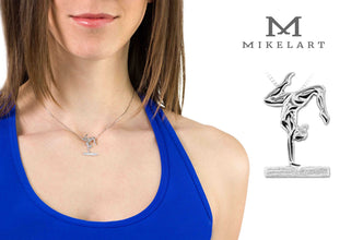 Gioiello Ginnastica verticale divaricata gambe flesse sulla trave