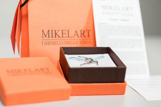 YO7 Gioiello pendente Yoga UTTHITA ASHWA SANCHALASANA