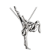 Collana gioiello karateka con calcio laterale MIKELART in argento 925